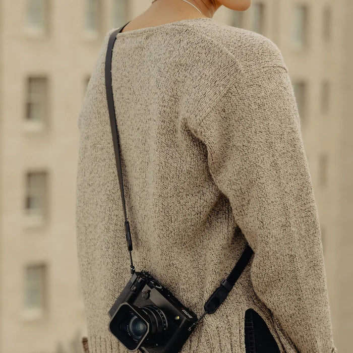 PEAKDESIGN FORM LEATHER CAMERA STRAP - Image 2