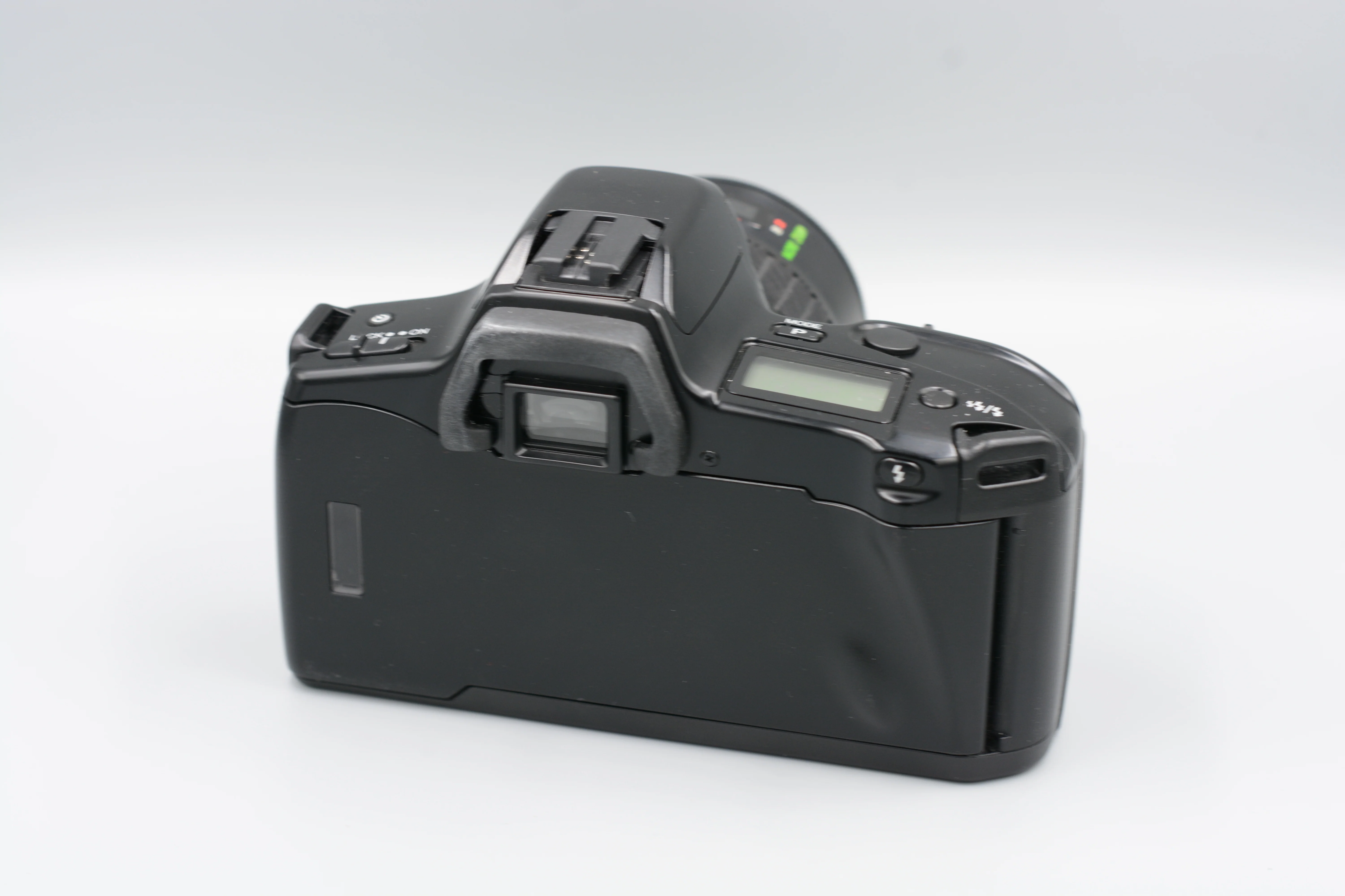 Used Minolta MAXXUM 3xi w/ Samyang 35-70mm f/3.5-4.5 - Image 2