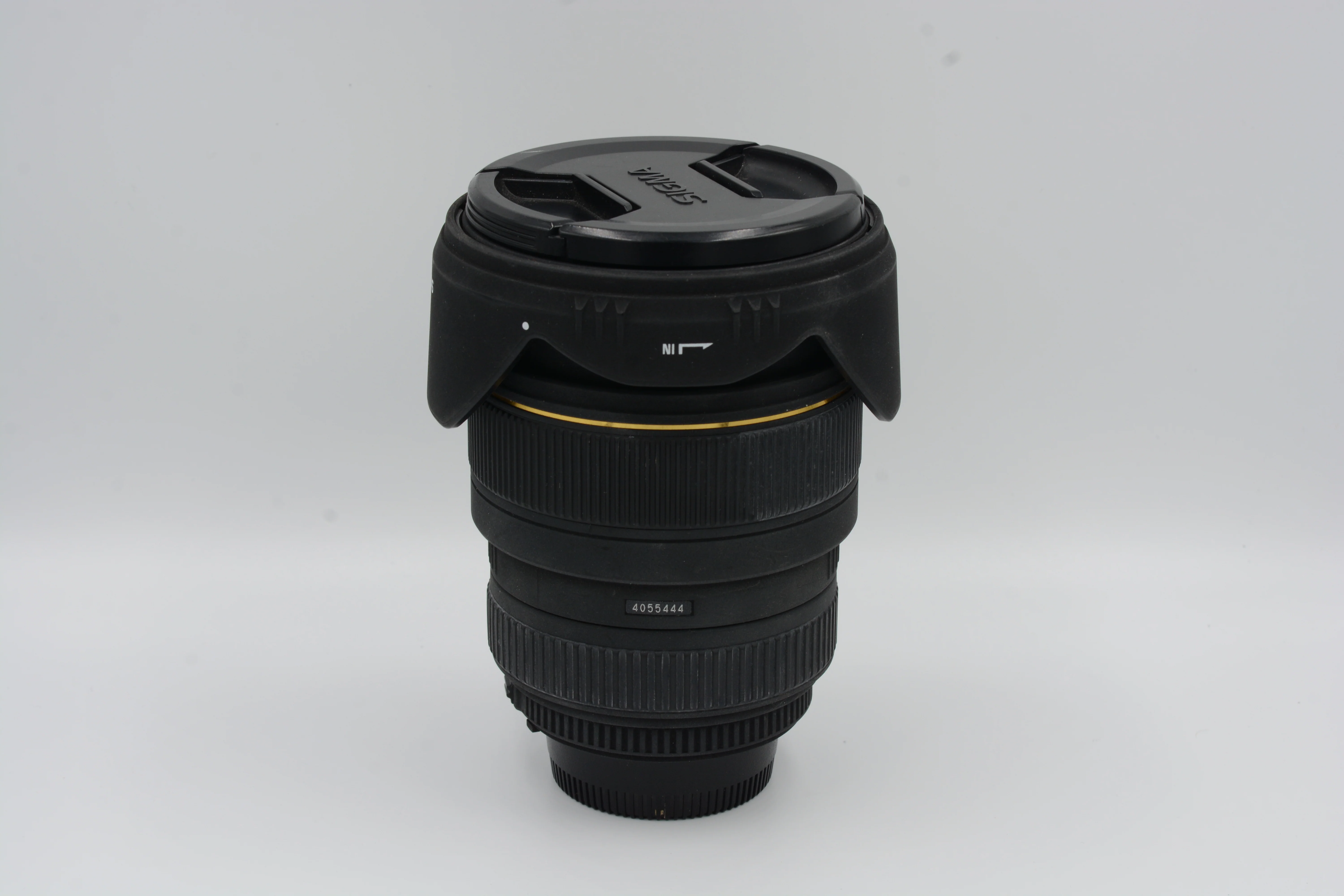 Used Sigma 24-70mm f/2.8 EX DG Macro (for Nikon F) - Image 2